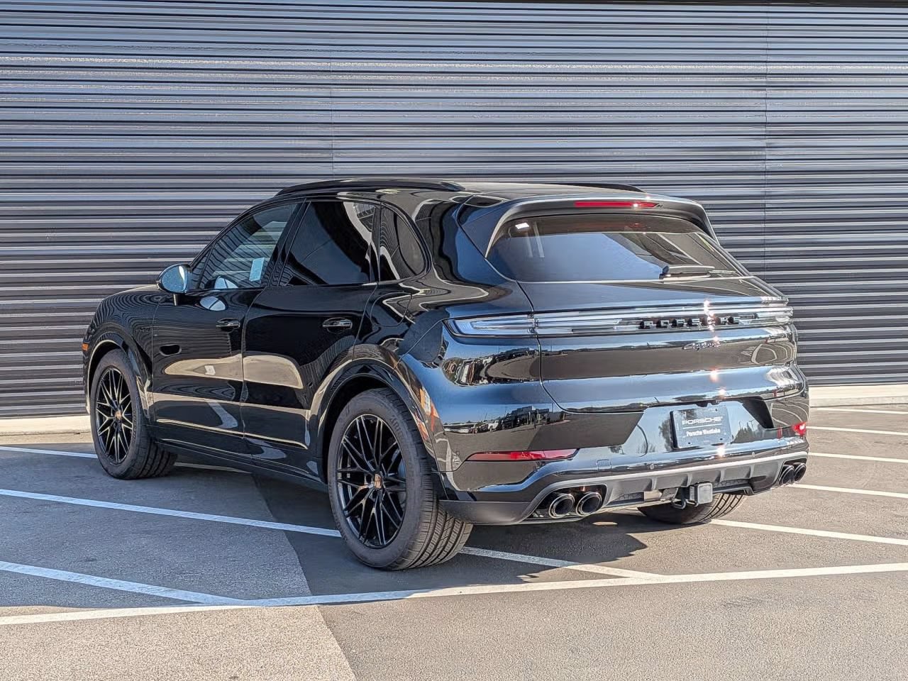 Certified 2025 Porsche Cayenne E-Hybrid AWD/4WD image 3