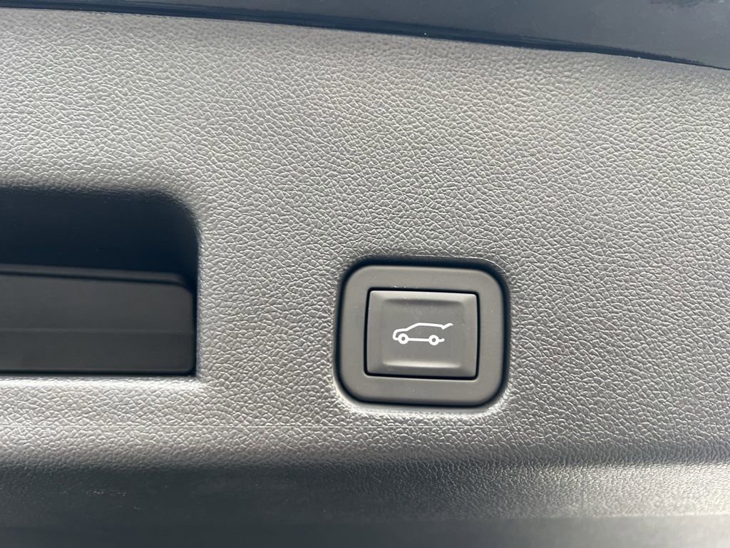 Used 2025 Chevrolet Traverse RS w/ LPO, Floor Liner Package image 8