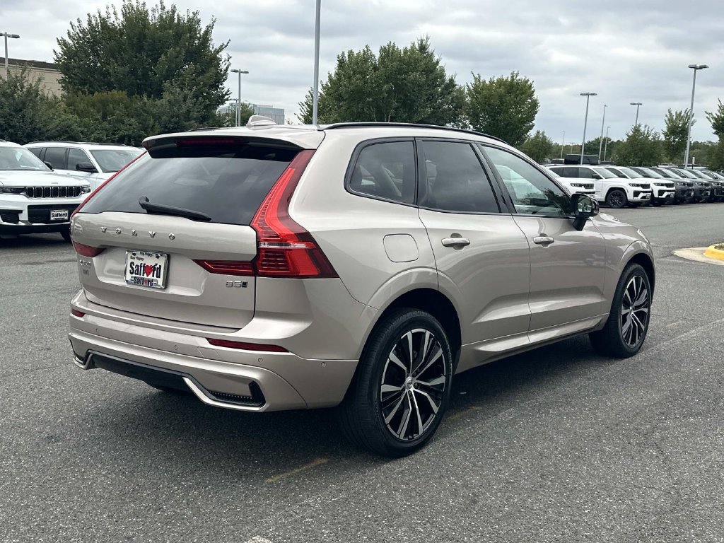 Used 2023 Volvo XC60 B5 Plus w/ Climate Package AWD/4WD image 9