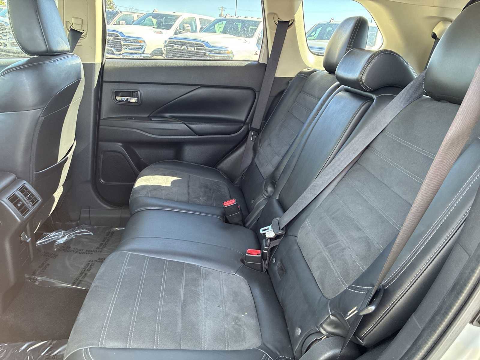 Used 2019 Mitsubishi Outlander SE image 23