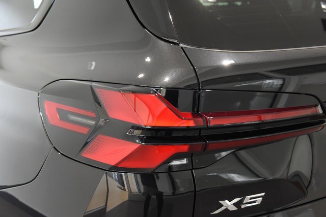 New 2026 BMW X5 xDrive50e w/ Executive Package image 9