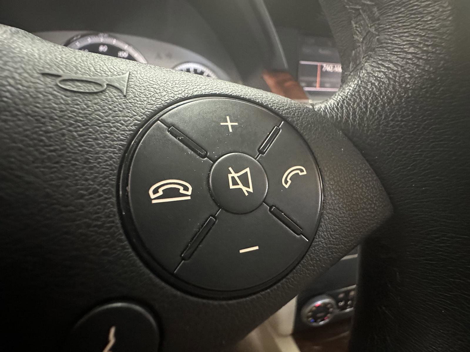 Used 2010 Mercedes-Benz GLK 350 4MATIC image 21