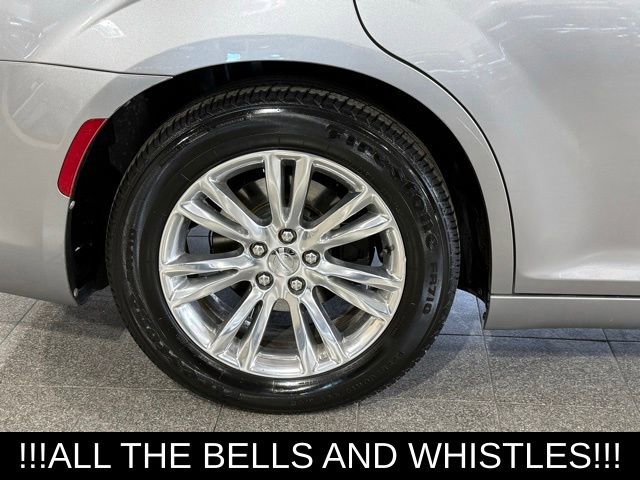 Used 2017 Chrysler 300 Touring w/ Value Package image 11