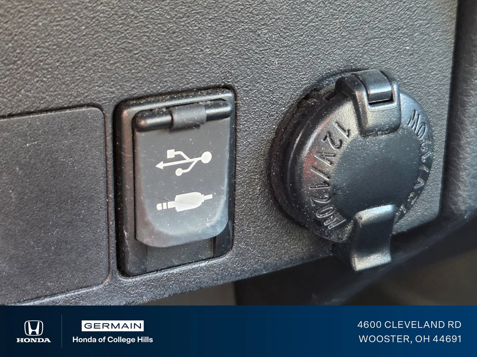Used 2015 Toyota RAV4 Limited AWD/4WD image 36
