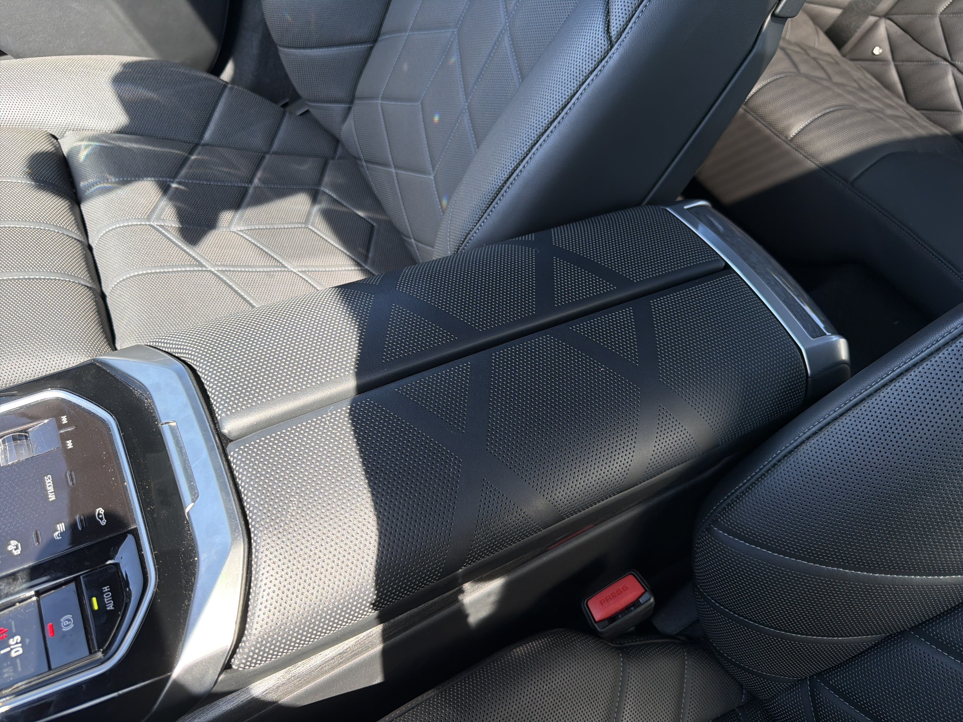 Used 2023 BMW 760i xDrive AWD/4WD image 41