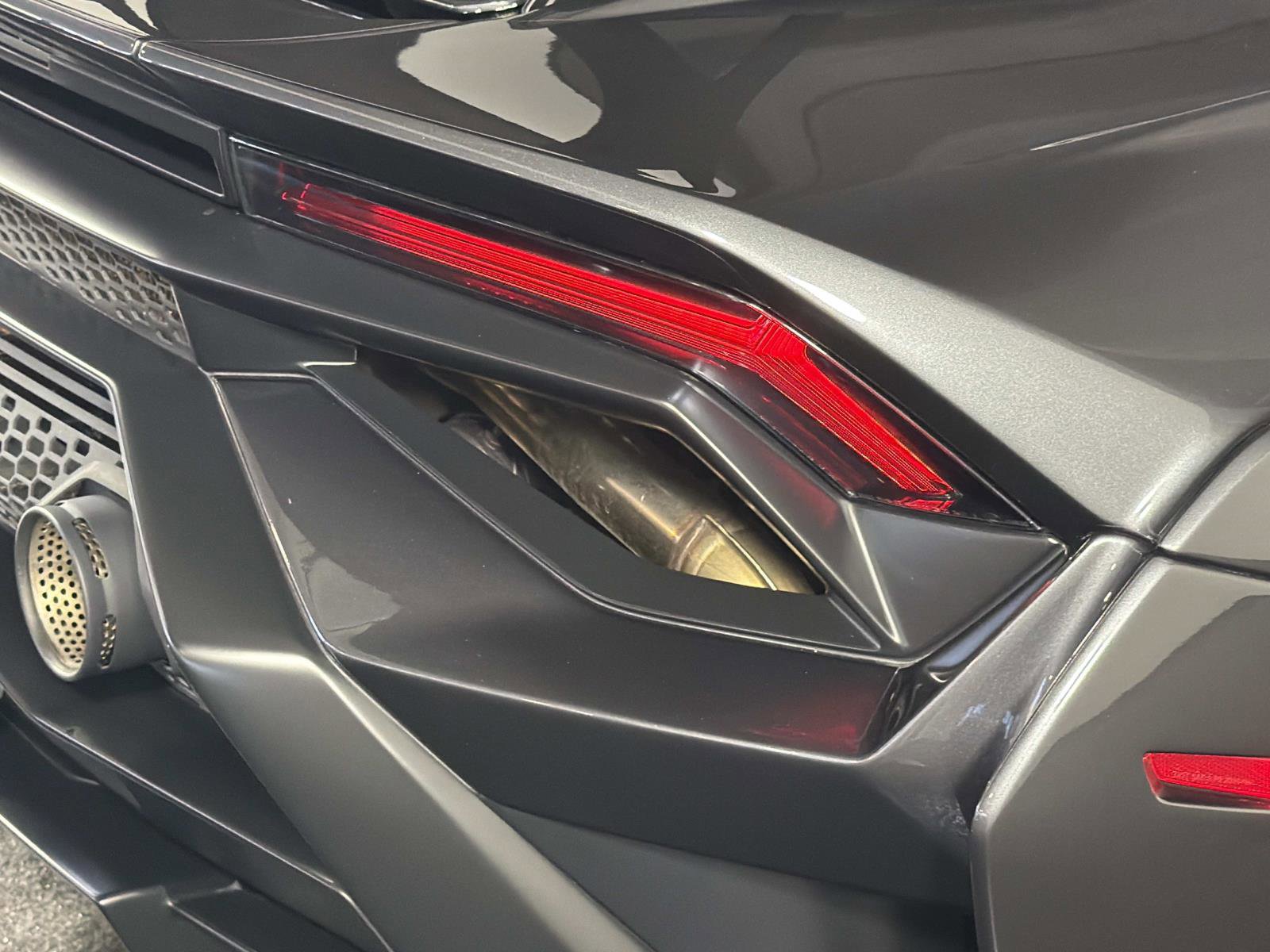Used 2022 Lamborghini Huracan STO image 18