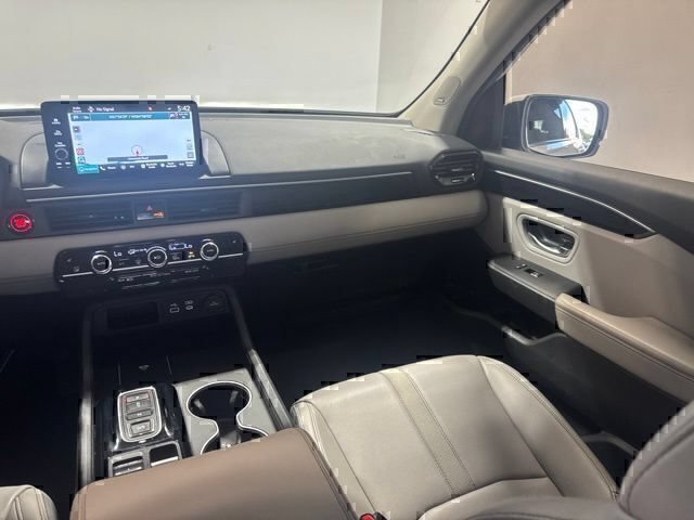 Used 2025 Honda Pilot Touring image 19