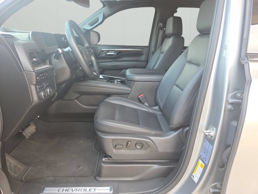 Used 2025 Chevrolet Tahoe Z71 AWD/4WD image 12