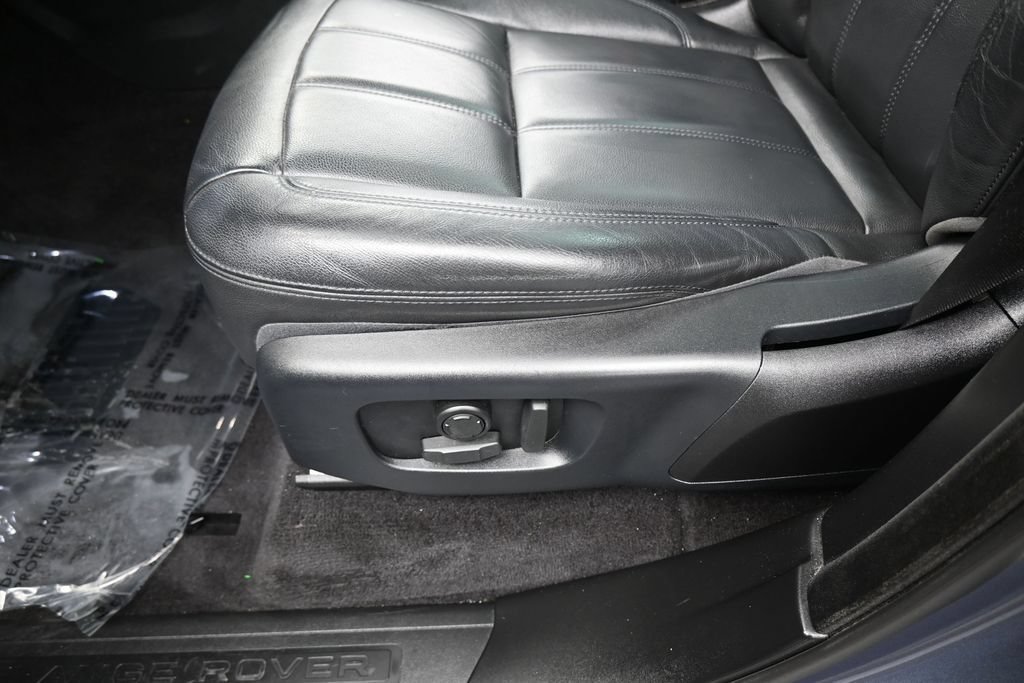 Used 2020 Land Rover Range Rover Sport SE AWD/4WD image 17