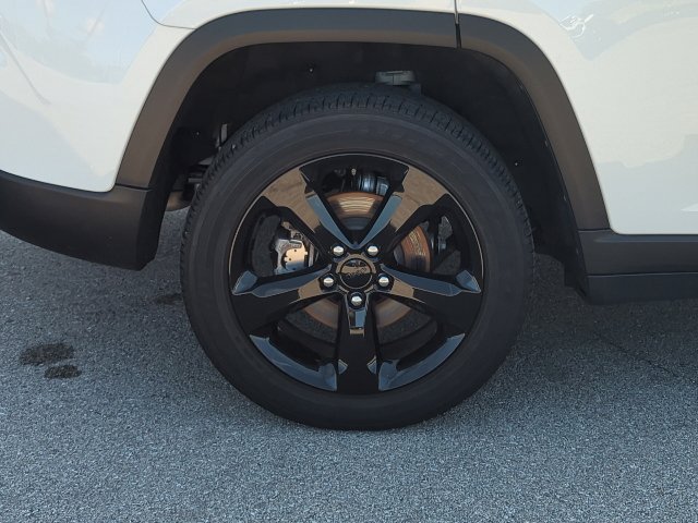 Used 2024 Jeep Grand Cherokee Altitude AWD/4WD image 33
