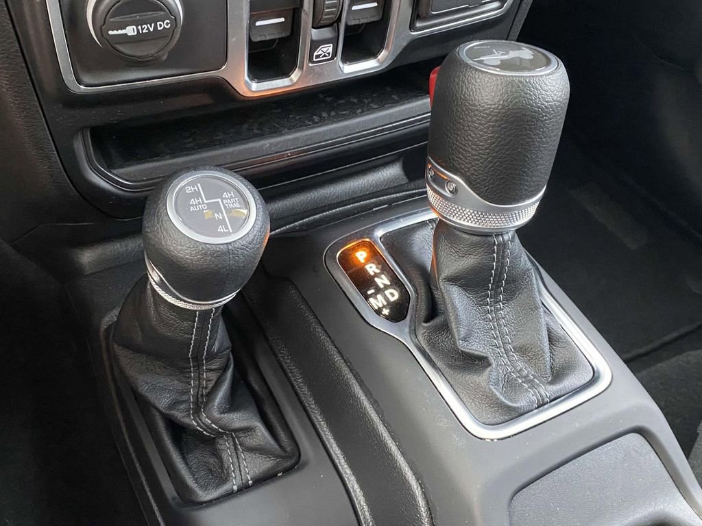 Used 2025 Jeep Wrangler Unlimited Sahara w/ Safety Group image 28