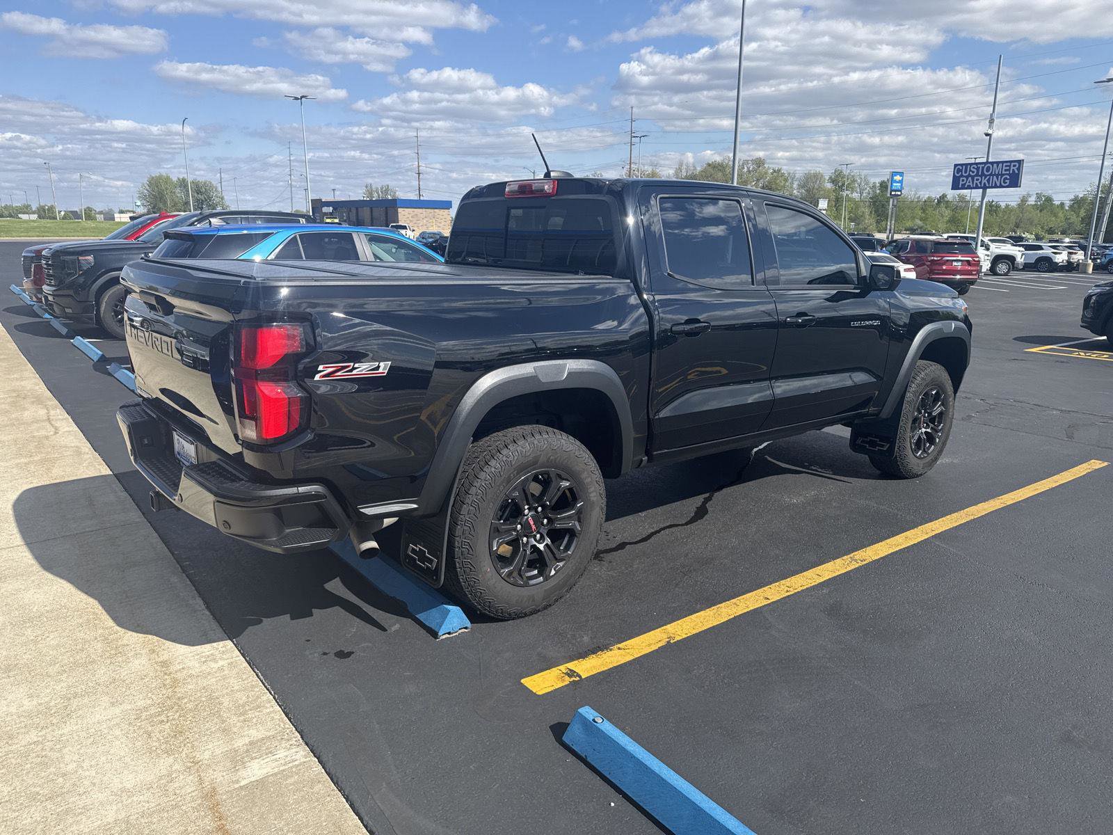 Used 2023 Chevrolet Colorado Z71 w/ Z71 Convenience Package 2 AWD/4WD image 2
