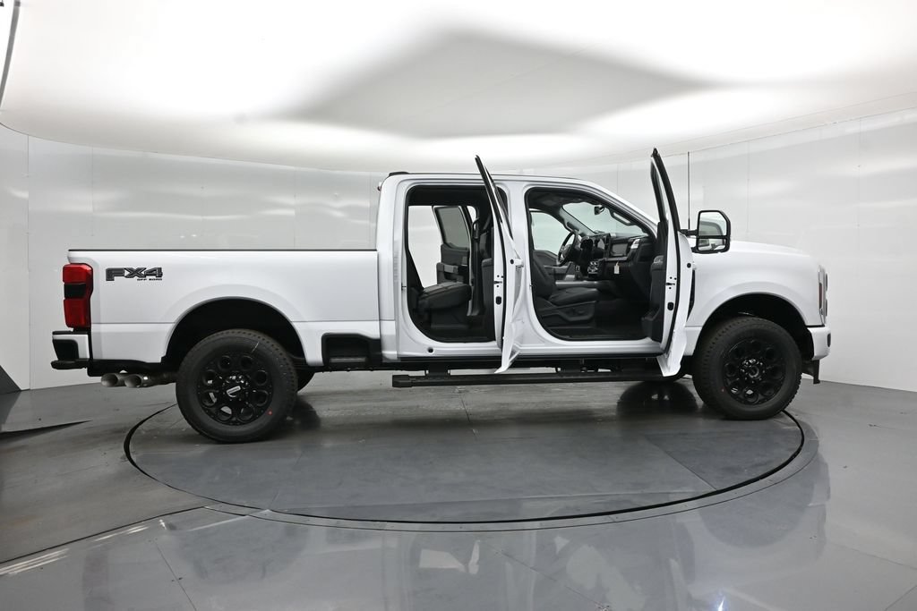 New 2026 Ford F250 Lariat w/ Black Appearance Package AWD/4WD image 4
