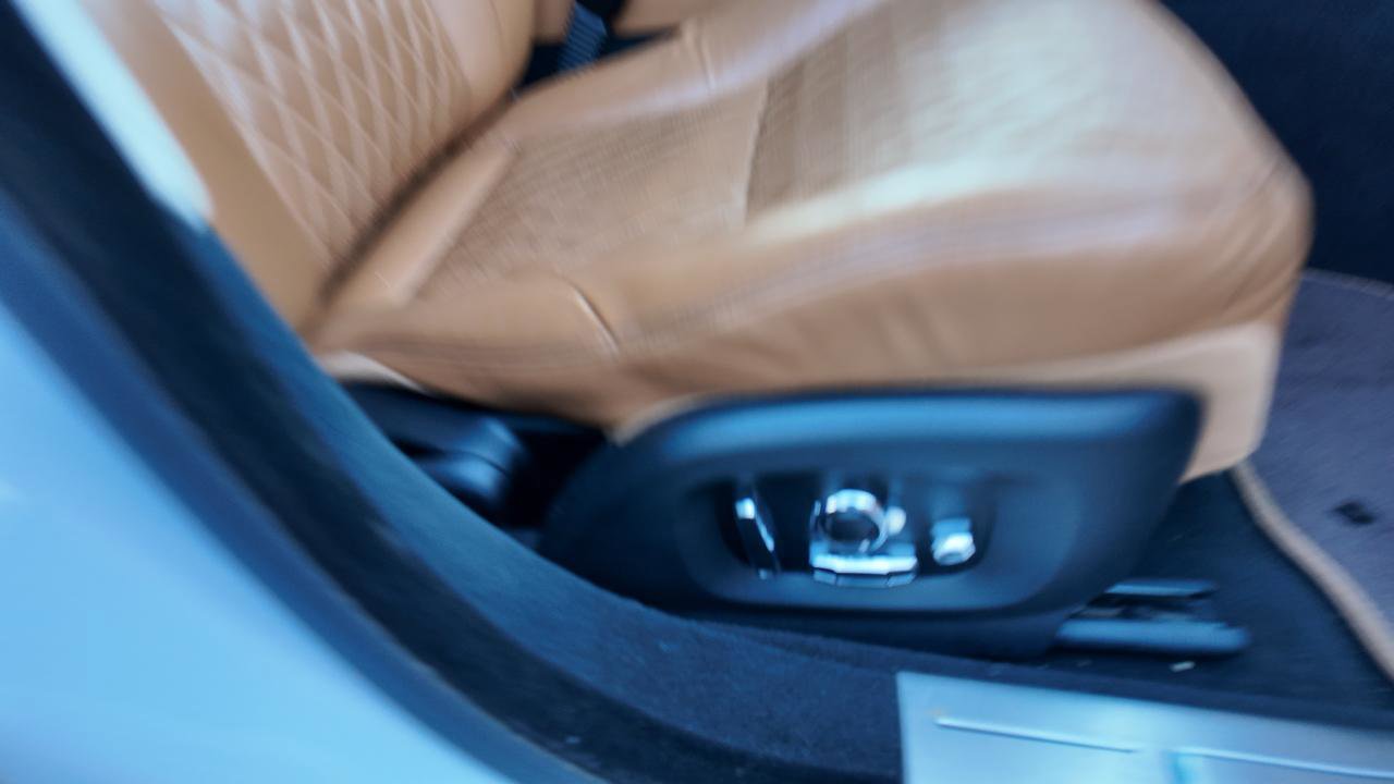 Used 2016 Jaguar XJ L Portfolio image 16