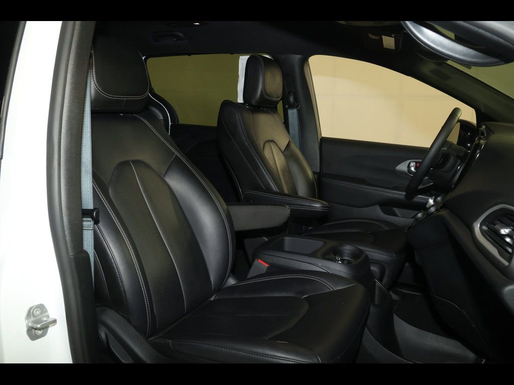 Used 2025 Chrysler Pacifica Select FWD image 29
