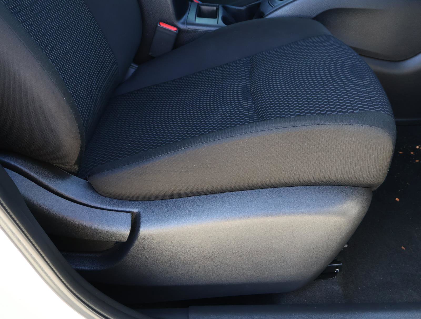 Used 2021 Nissan Rogue Sport S image 17