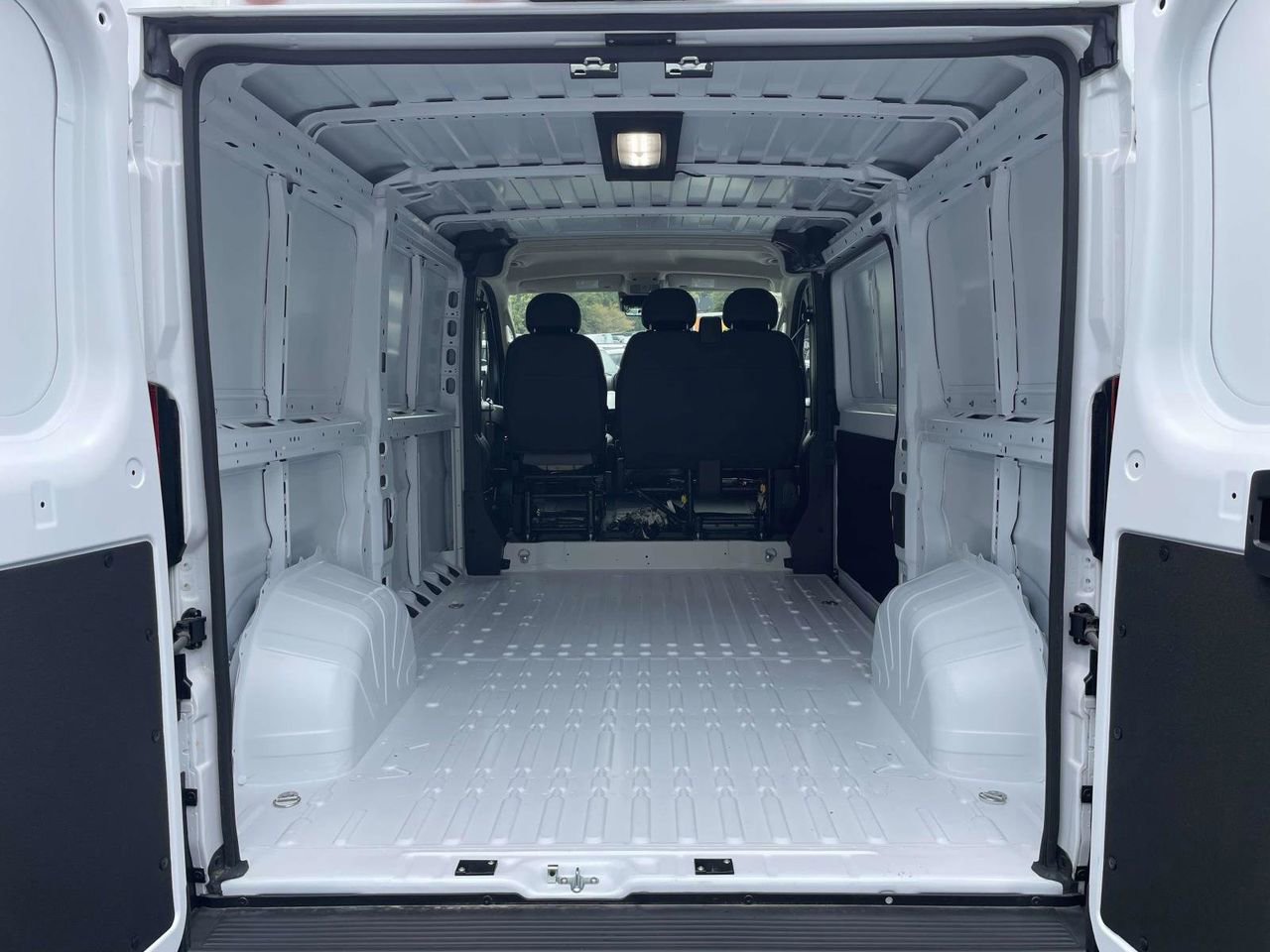 Used 2024 RAM ProMaster 1500 w/ Safety Group FWD image 28