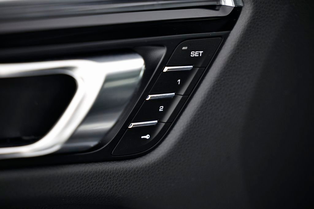 Certified 2025 Porsche Macan image 20