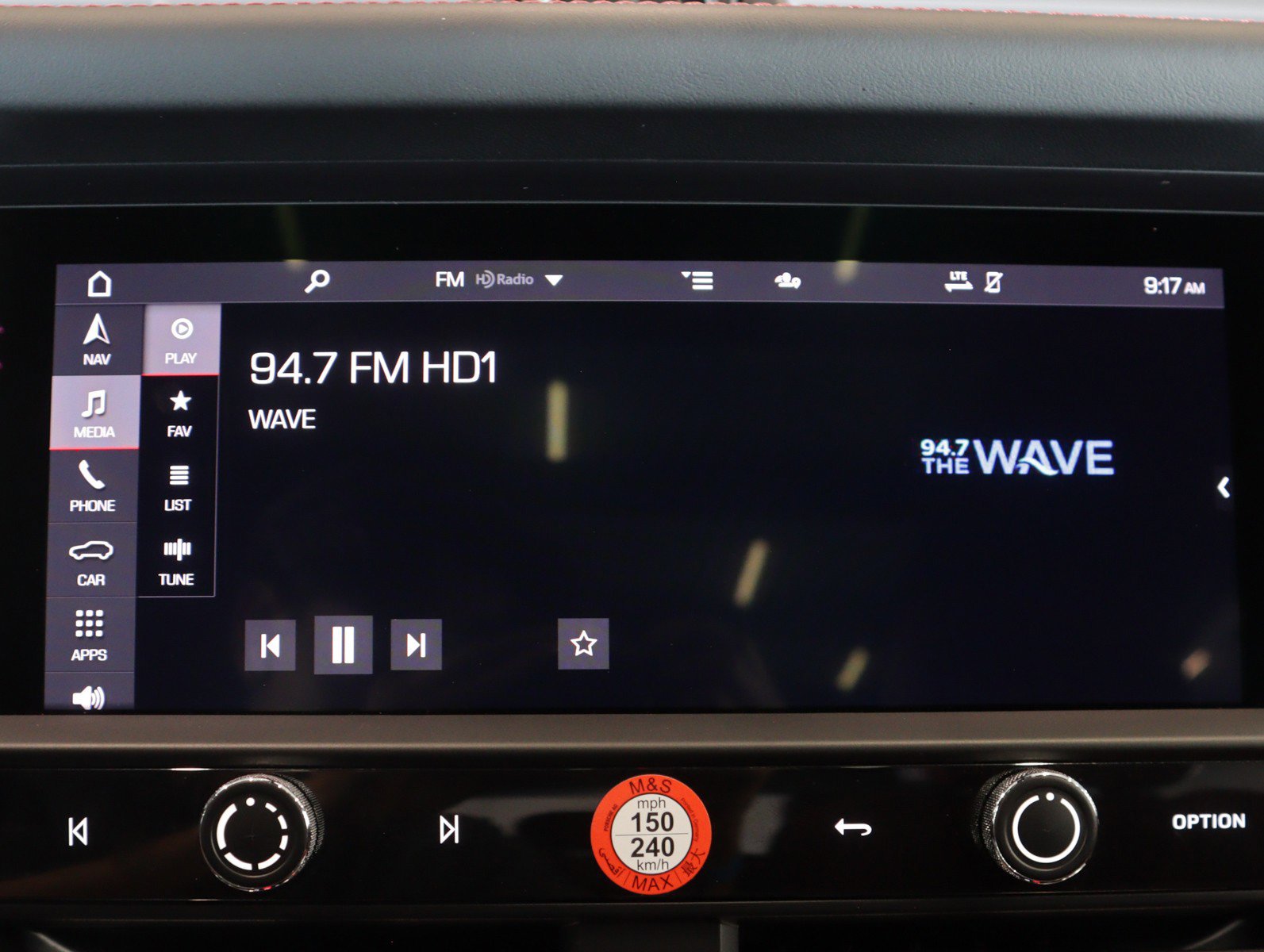 Certified 2024 Porsche Macan AWD/4WD image 18