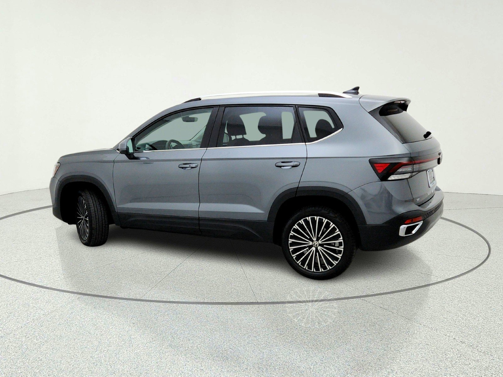 Used 2025 Volkswagen Taos SE FWD image 13