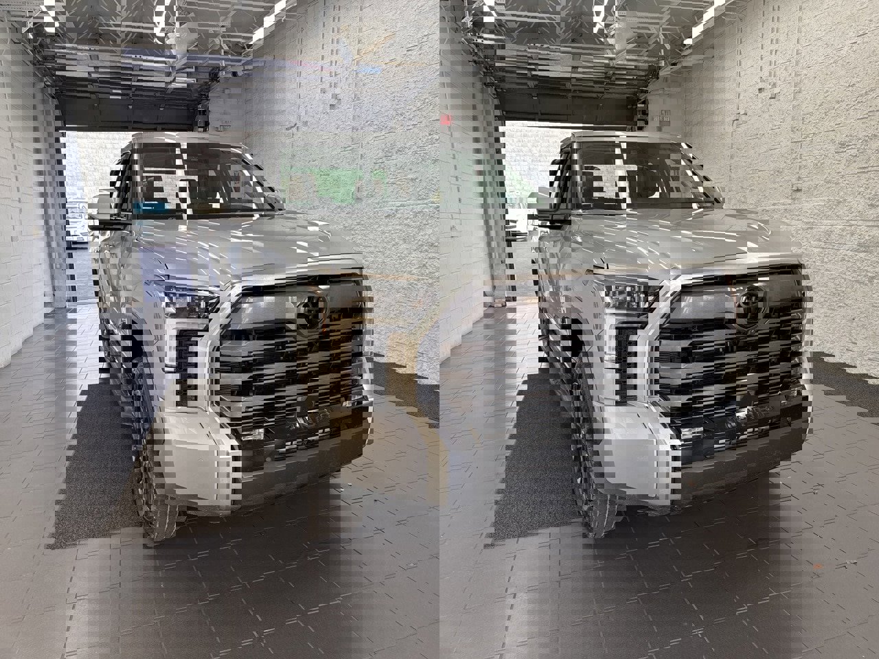 Used 2024 Toyota Tundra Limited image 2