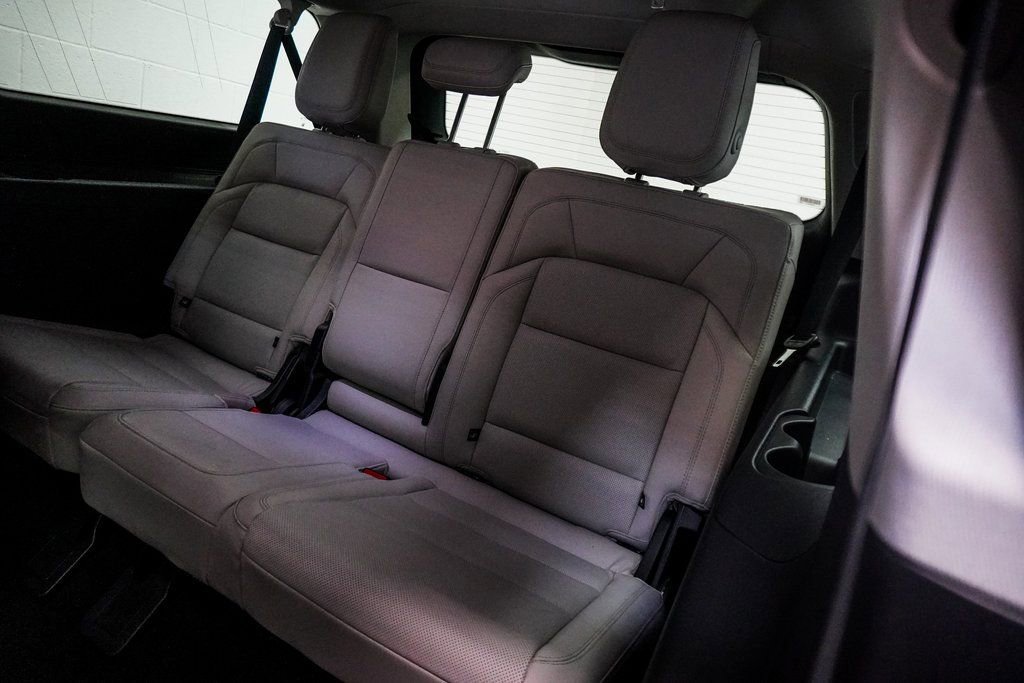 Used 2025 Lincoln Navigator L Reserve image 12