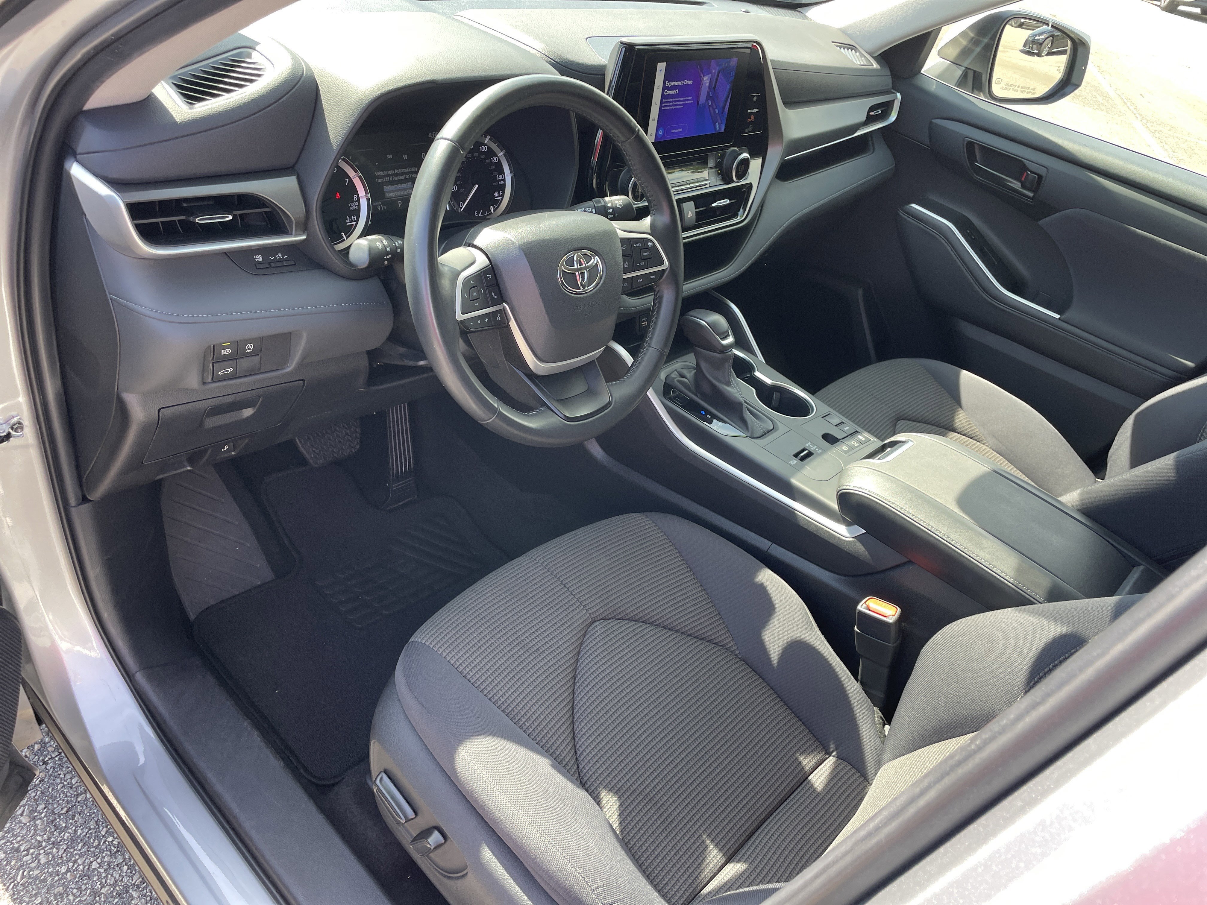 Certified 2024 Toyota Highlander LE image 3