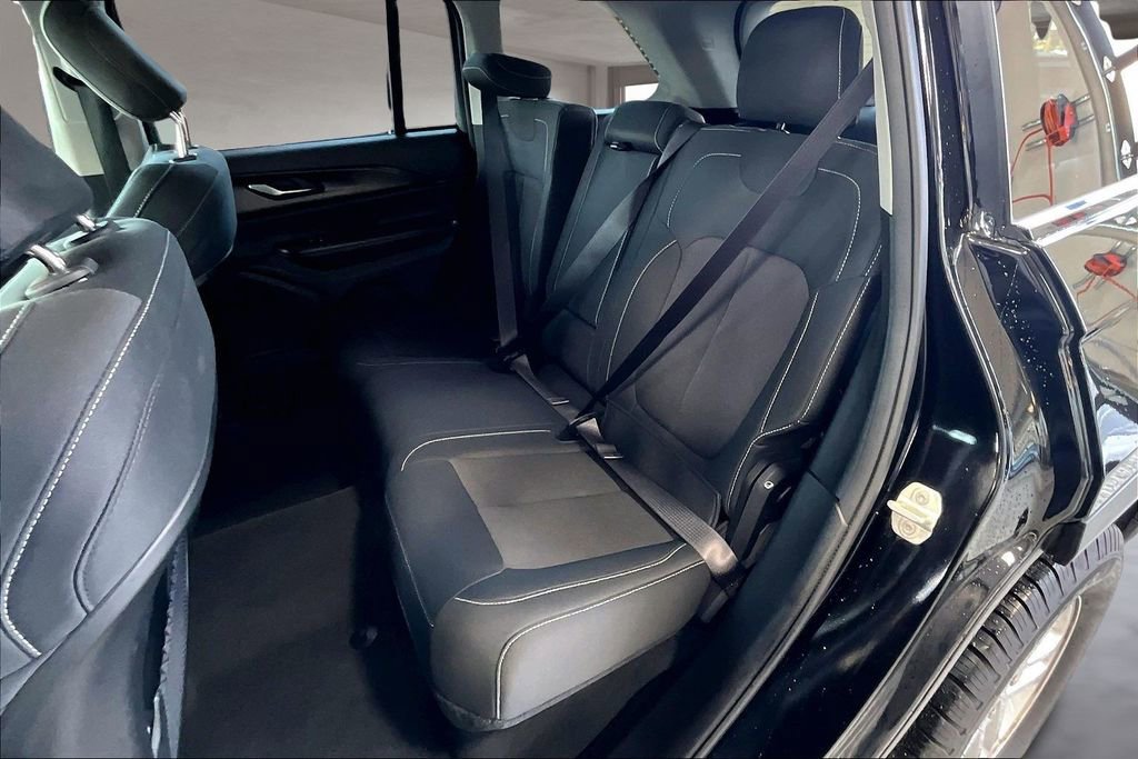 Used 2023 Jeep Grand Cherokee Laredo w/ Luxury Tech Group I image 27