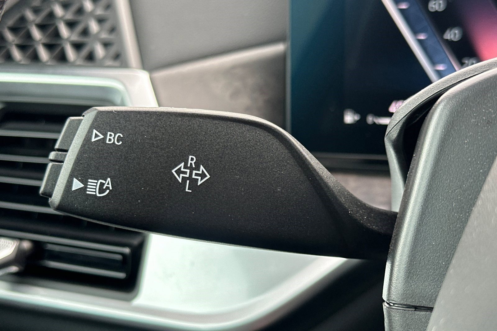 Used 2025 BMW X7 xDrive40i w/ Premium Package image 33