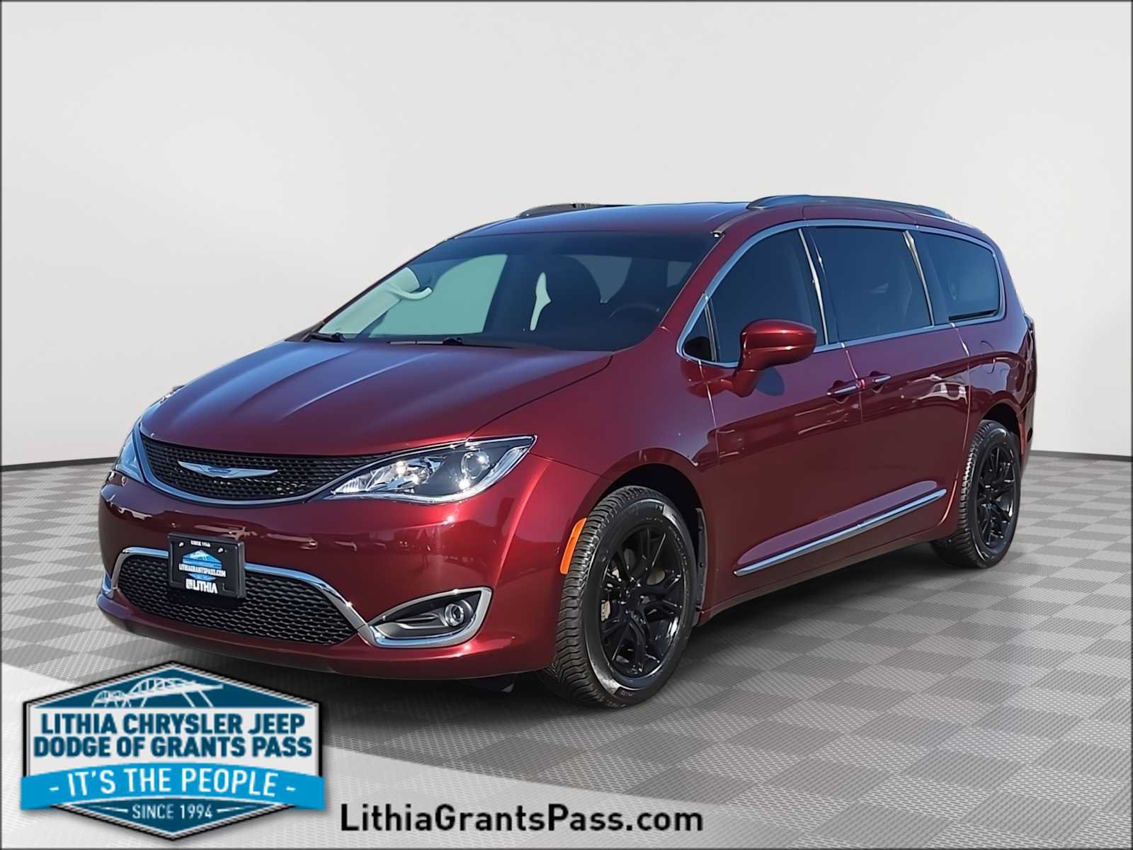 Used 2020 Chrysler Pacifica Touring-L w/ Tire & Wheel Group