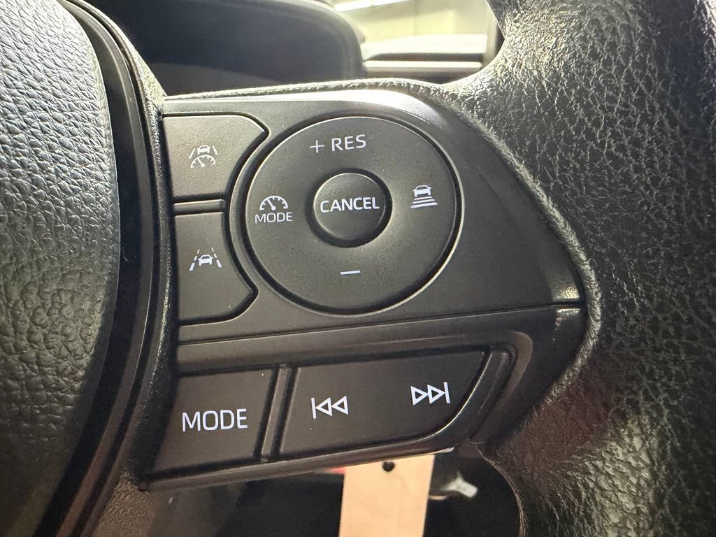 Used 2025 Toyota Corolla LE FWD image 22