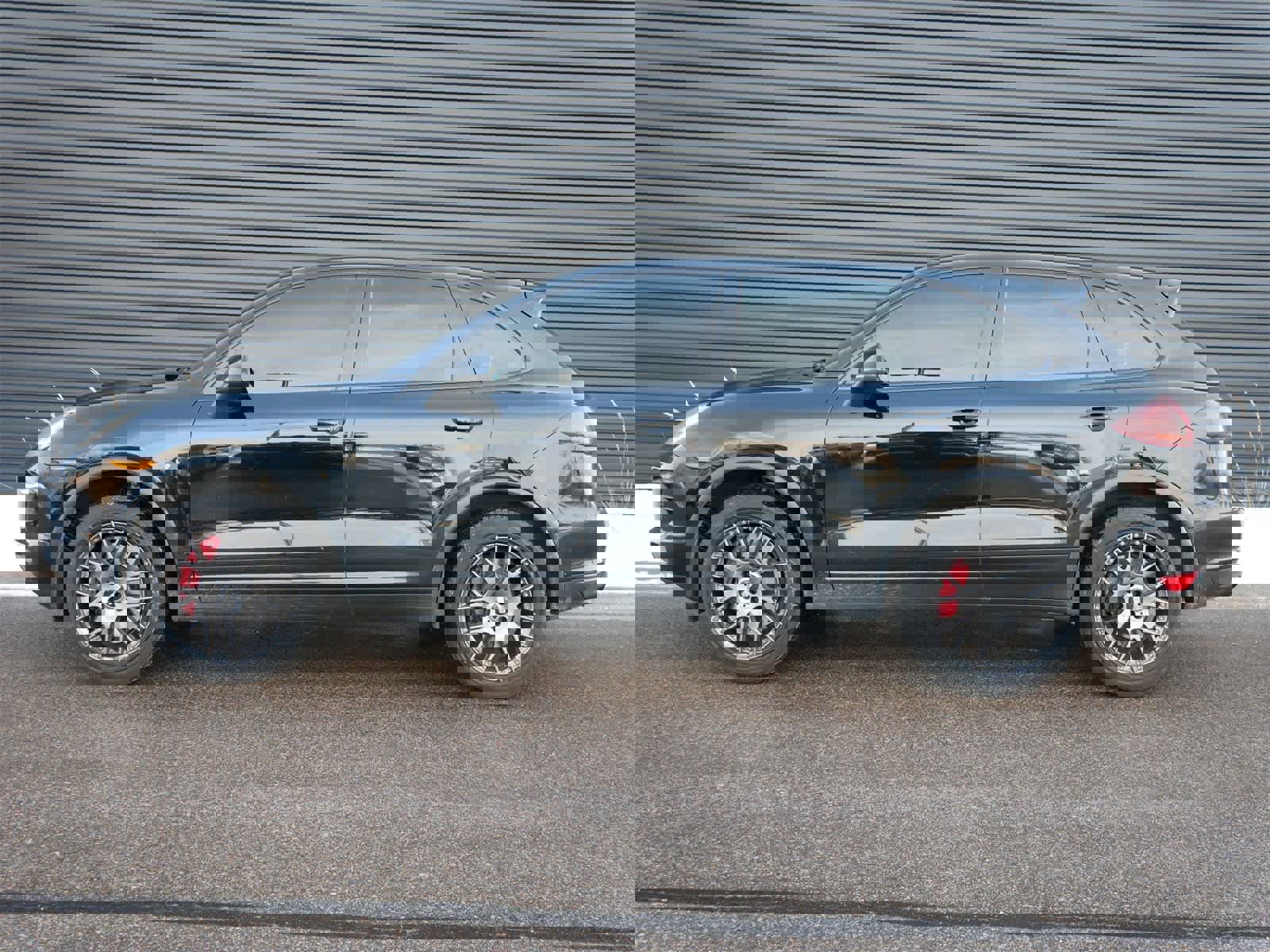 Used 2014 Porsche Cayenne Turbo image 2