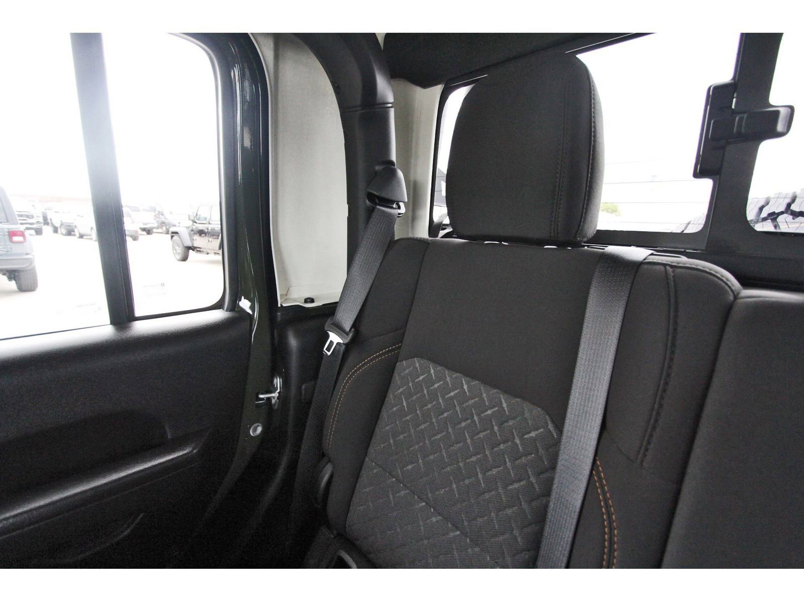 Used 2024 Jeep Gladiator Mojave w/ Convenience Group AWD/4WD image 14