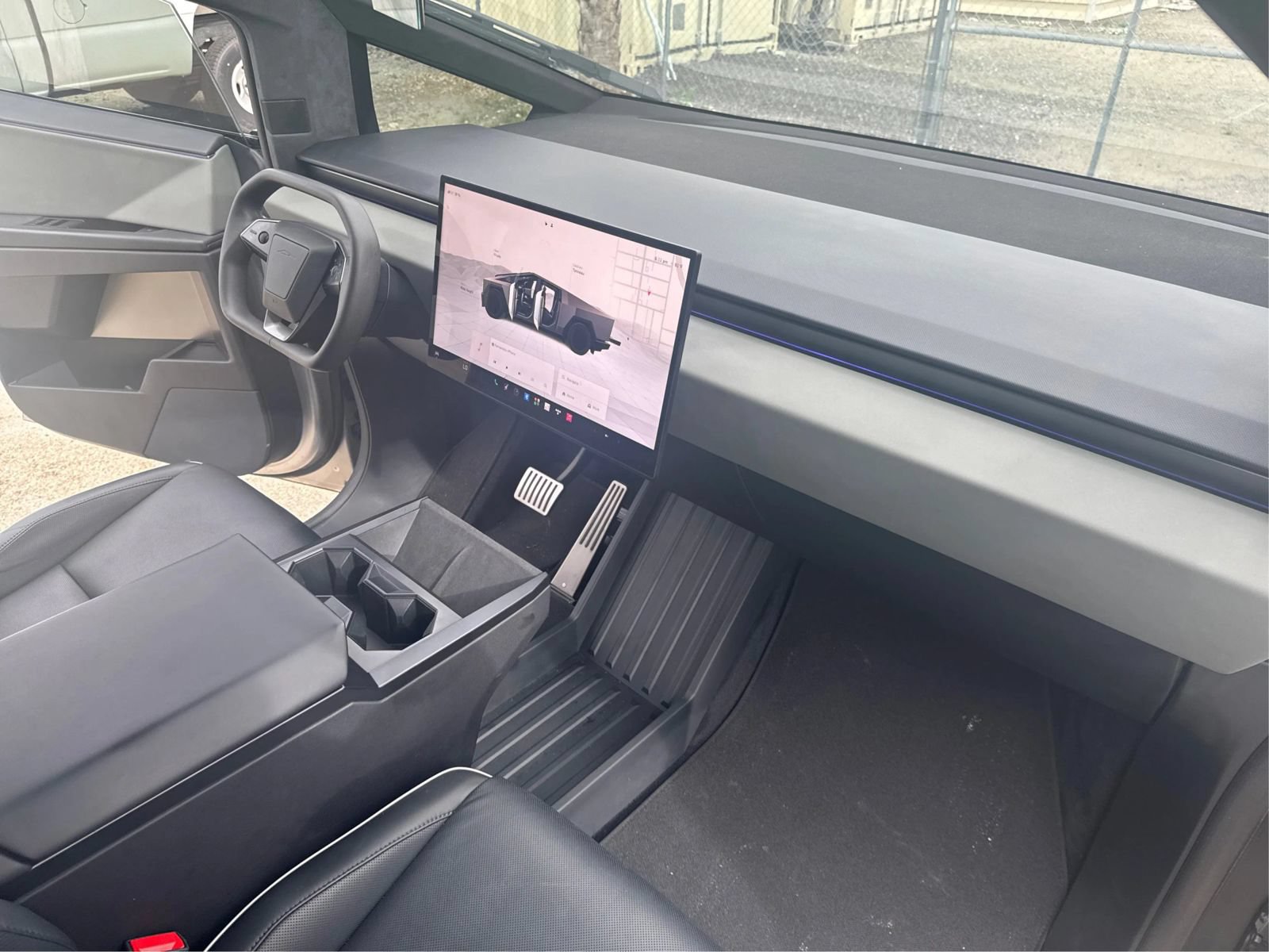 Used 2025 Tesla Cybertruck AWD Crew Cab image 21