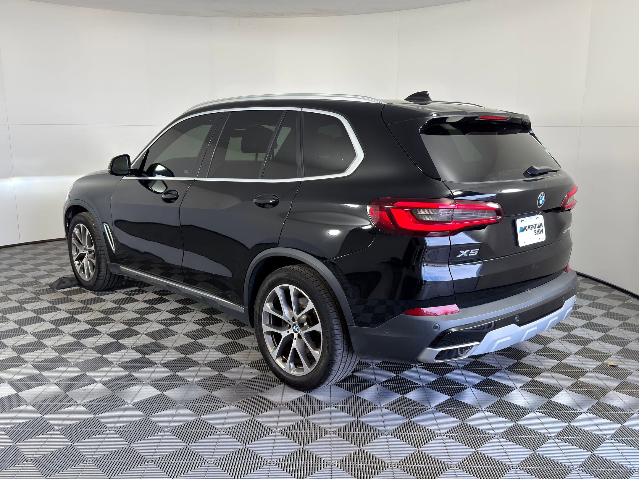 Used 2021 BMW X5 sDrive40i w/ Premium Package image 3