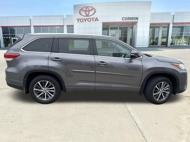 Used 2017 Toyota Highlander XLE w/ Protection Package #3 AWD/4WD image 37