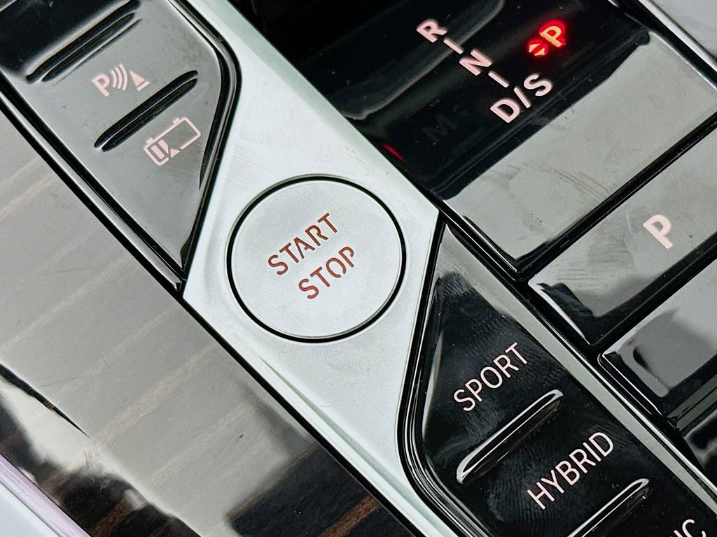 Used 2025 BMW X5 xDrive50e image 17