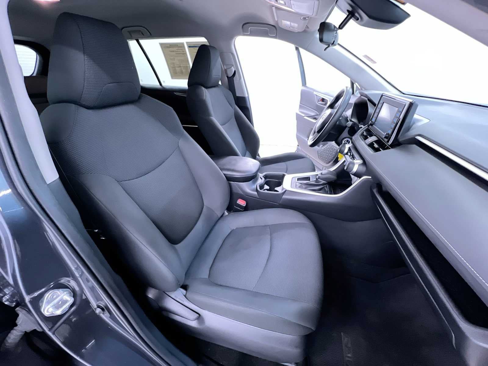 Used 2019 Toyota RAV4 LE w/ Carpet Mat Package FWD image 35