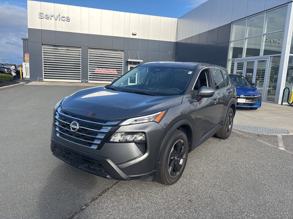 Used 2024 Nissan Rogue SV AWD/4WD image 3