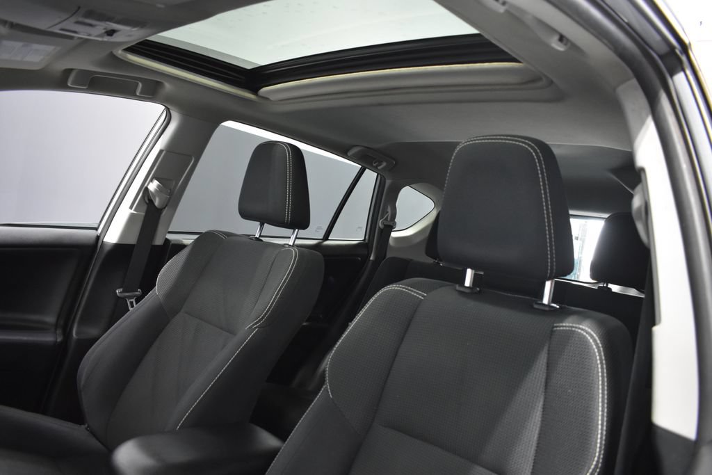 Used 2018 Toyota RAV4 XLE w/ Plus Extra Value Package FWD image 17