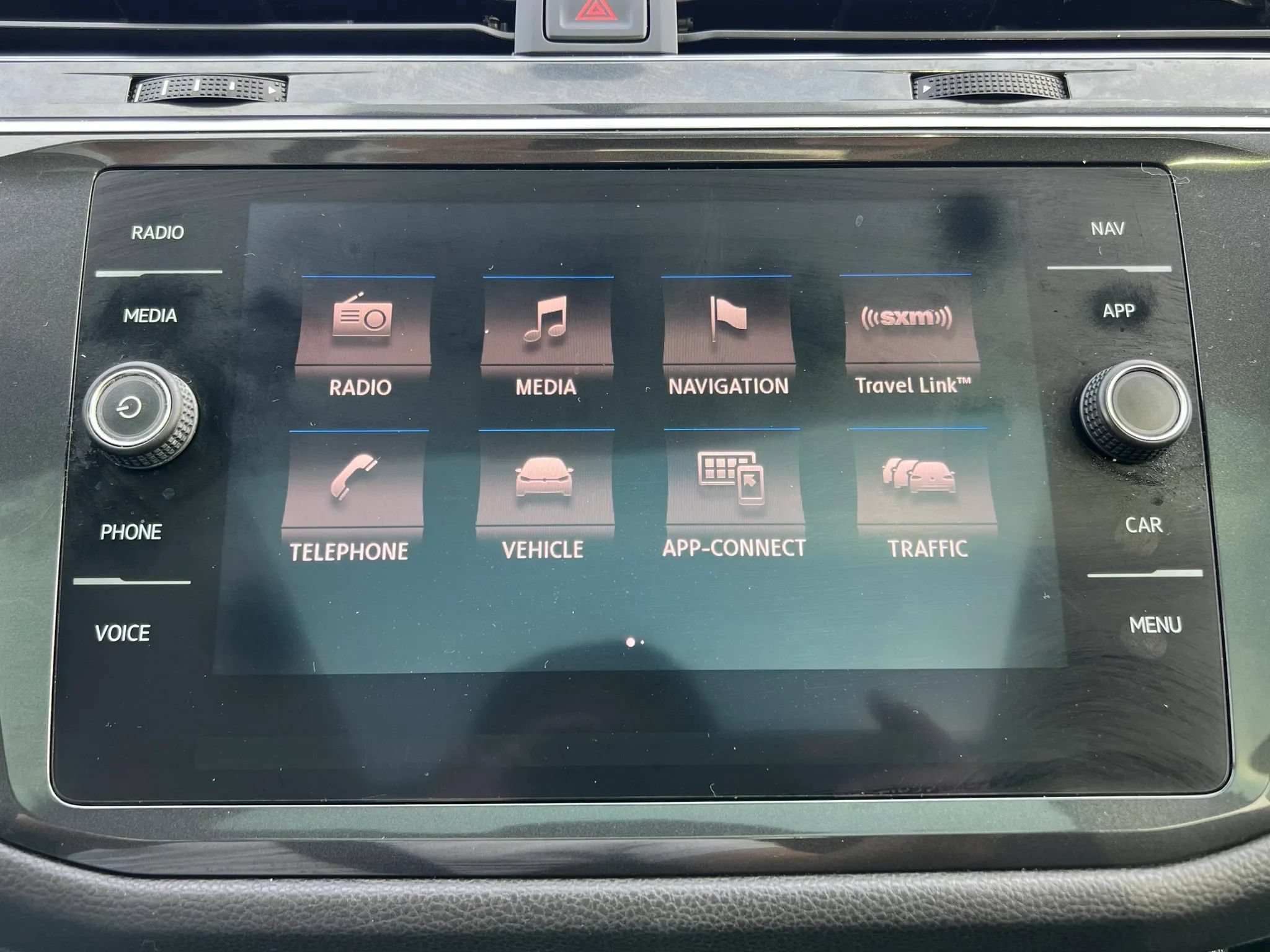 Used 2018 Volkswagen Tiguan SEL AWD/4WD image 25