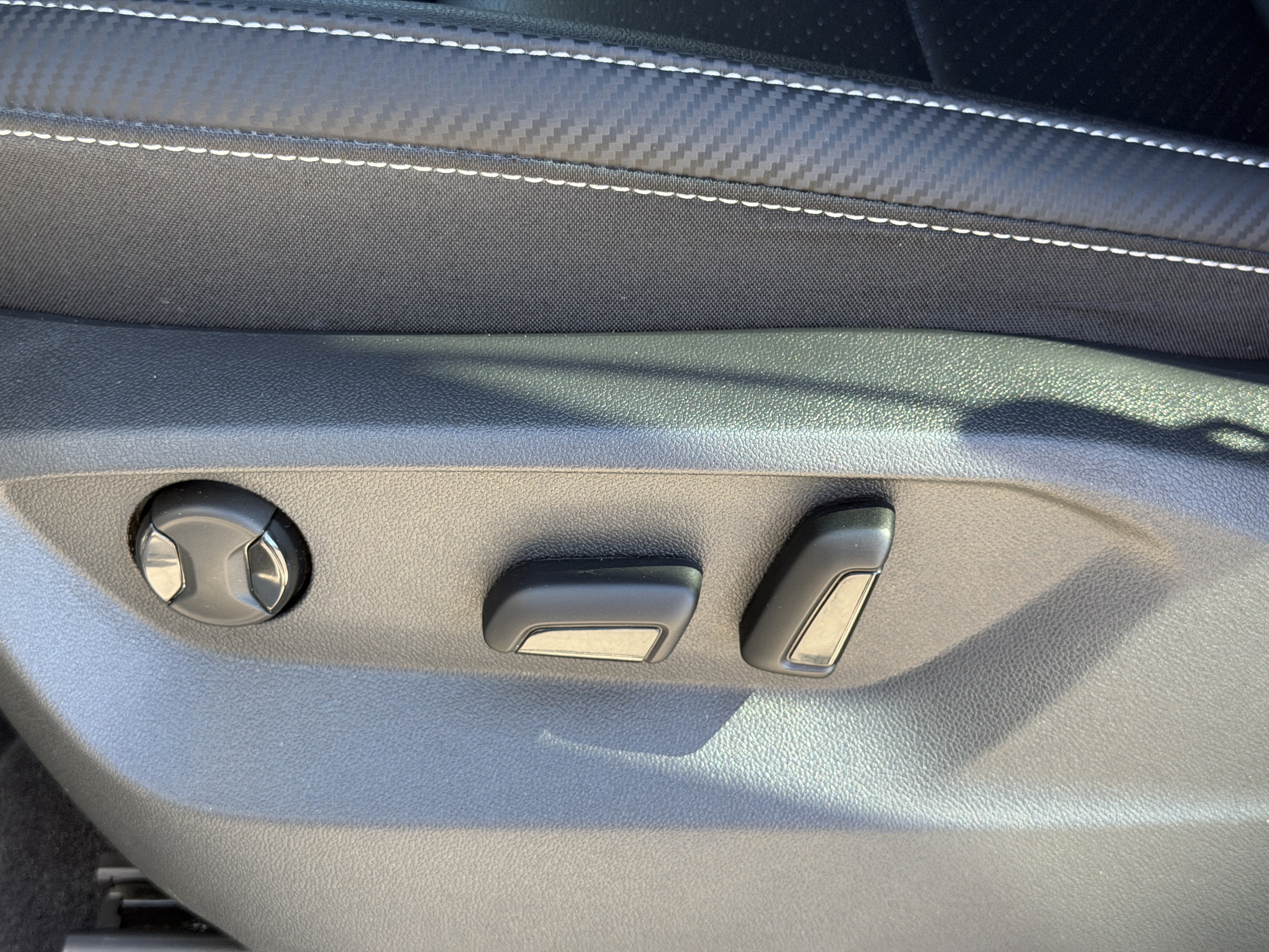 Used 2023 Volkswagen Atlas Cross Sport SE w/ Panoramic Sunroof Package image 21