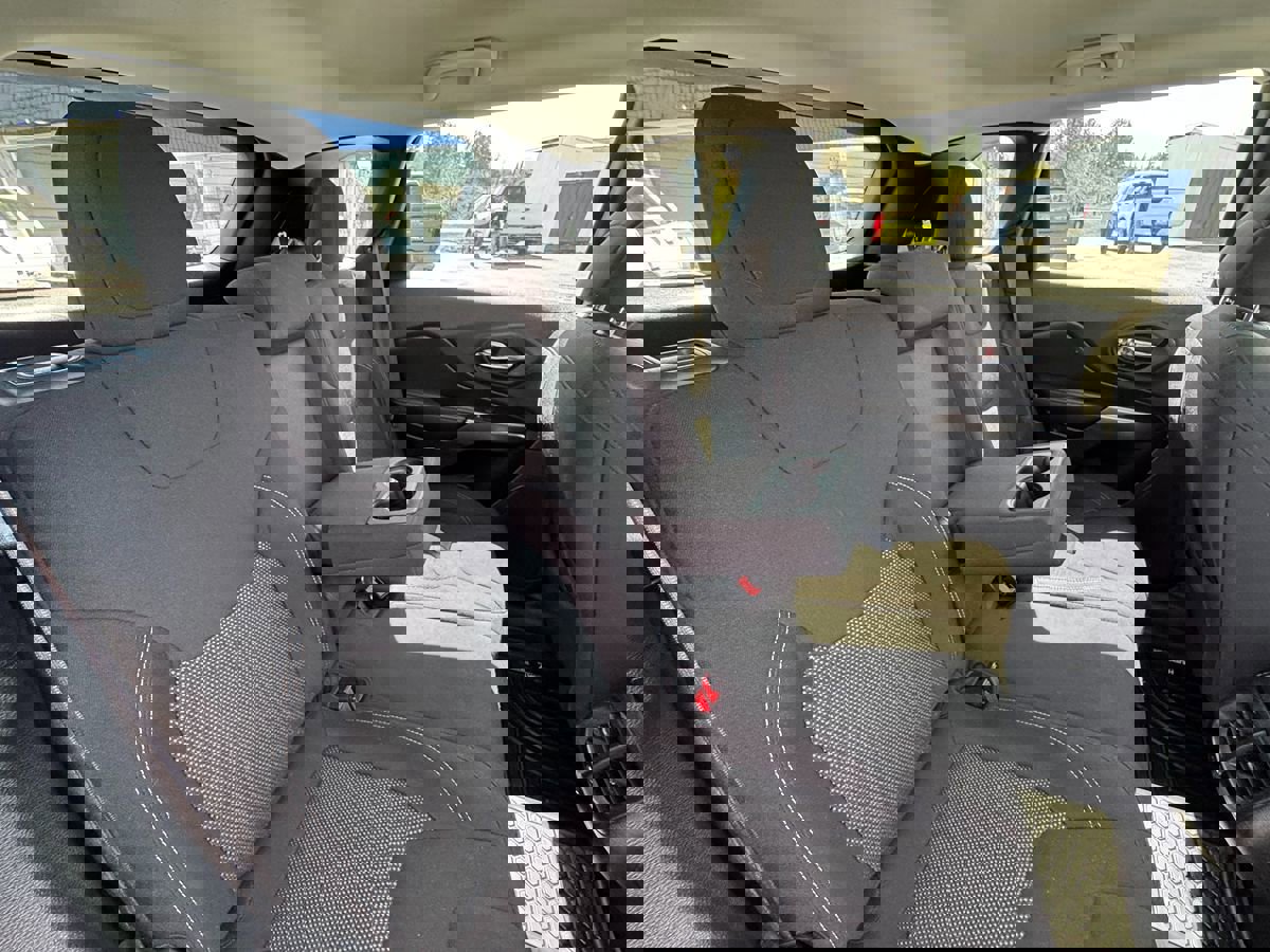 Used 2020 Jeep Cherokee Latitude w/ Cold Weather Group image 19