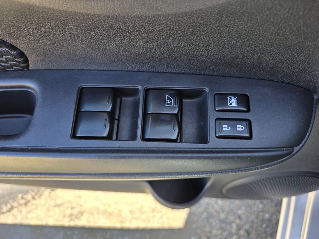 Used 2014 Nissan Versa Note SV FWD image 14