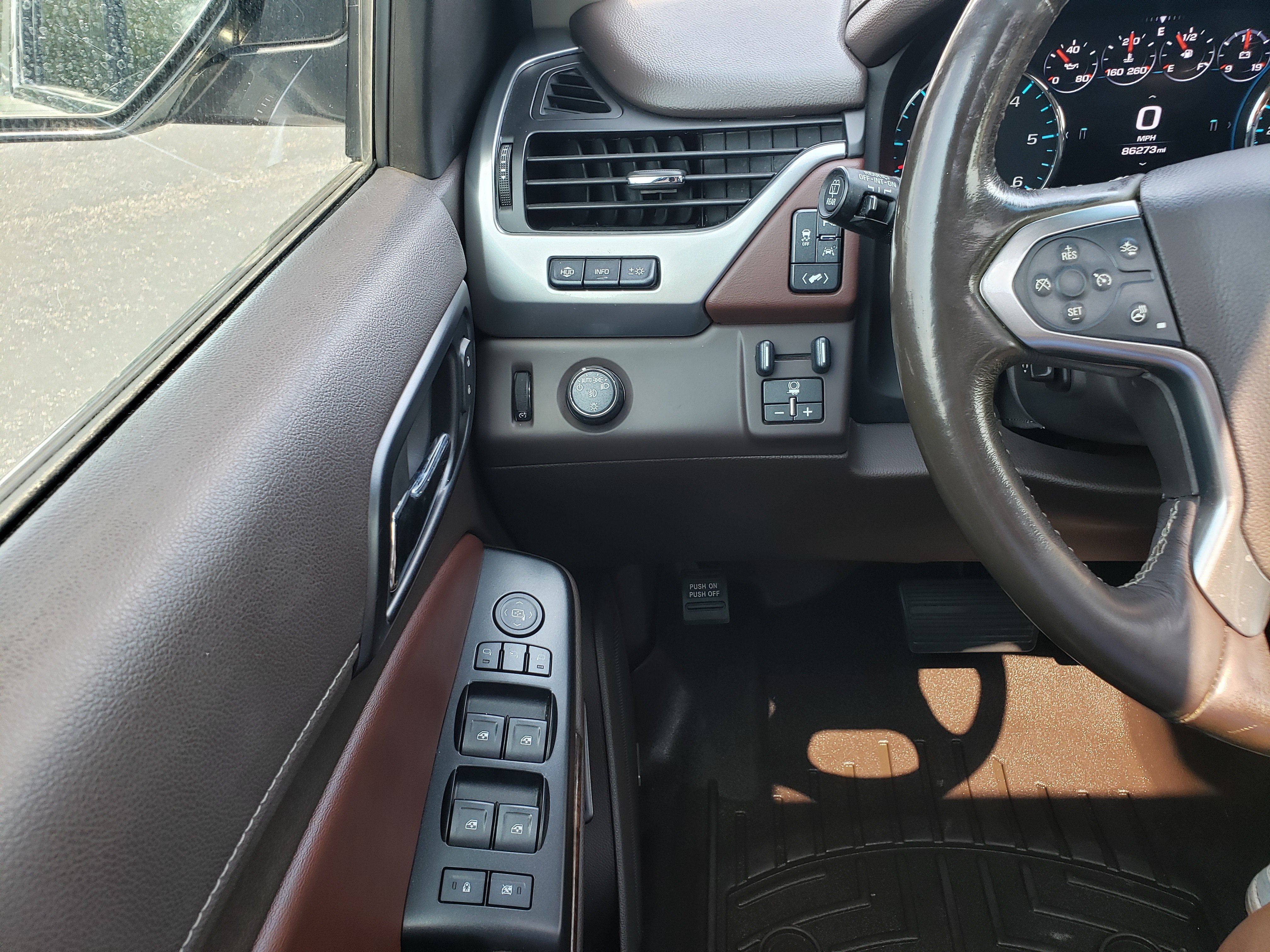 Used 2018 Chevrolet Tahoe Premier RWD image 11