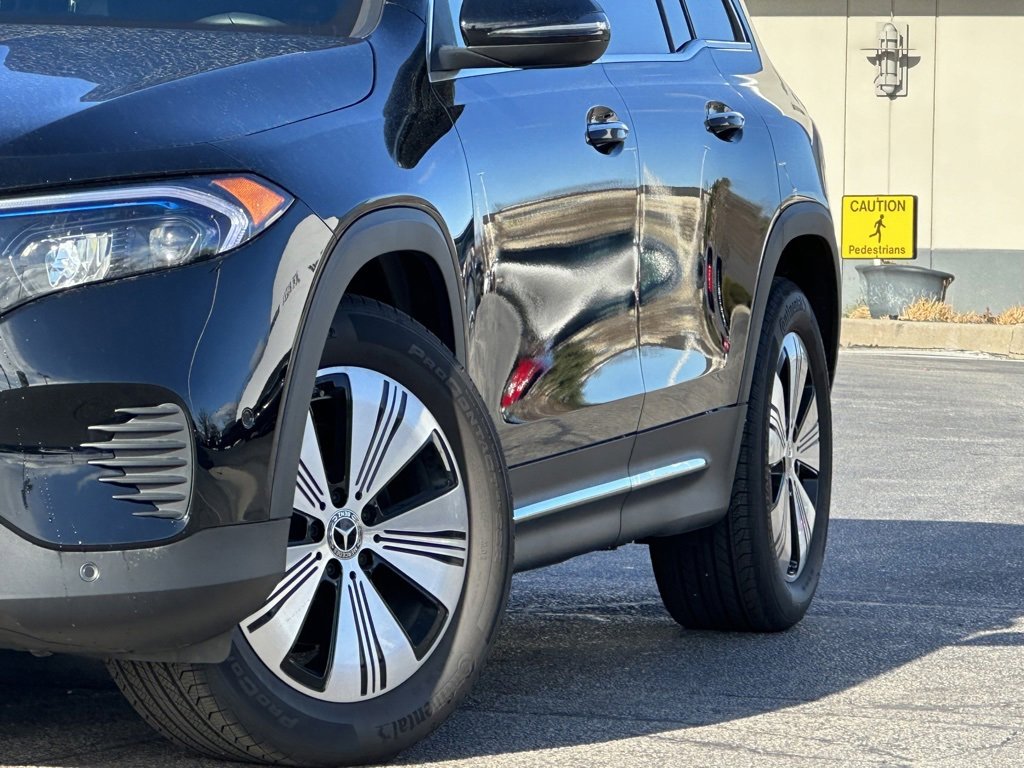 Used 2023 Mercedes-Benz EQB 300 4MATIC image 4