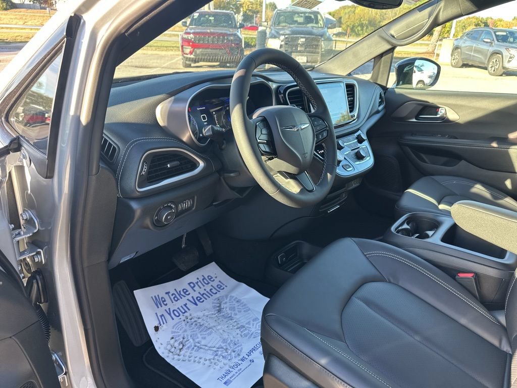 New 2026 Chrysler Pacifica Select FWD image 61