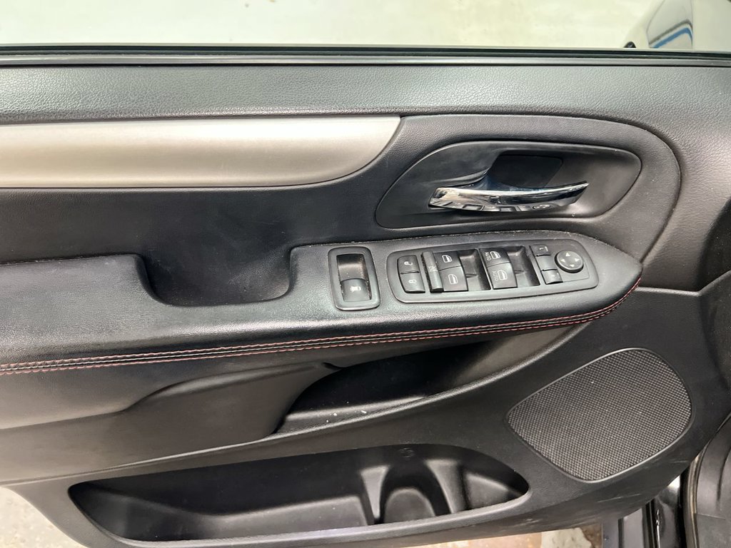 Used 2017 Dodge Grand Caravan GT FWD image 21