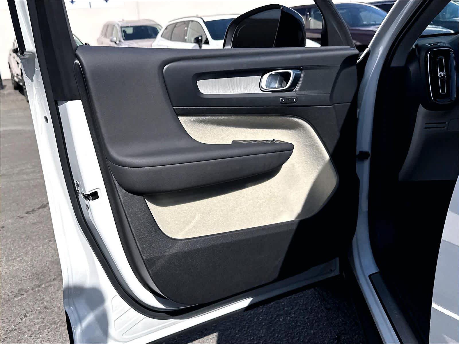 Used 2026 Volvo XC40 B5 Plus w/ Protection Package Premier AWD/4WD image 26
