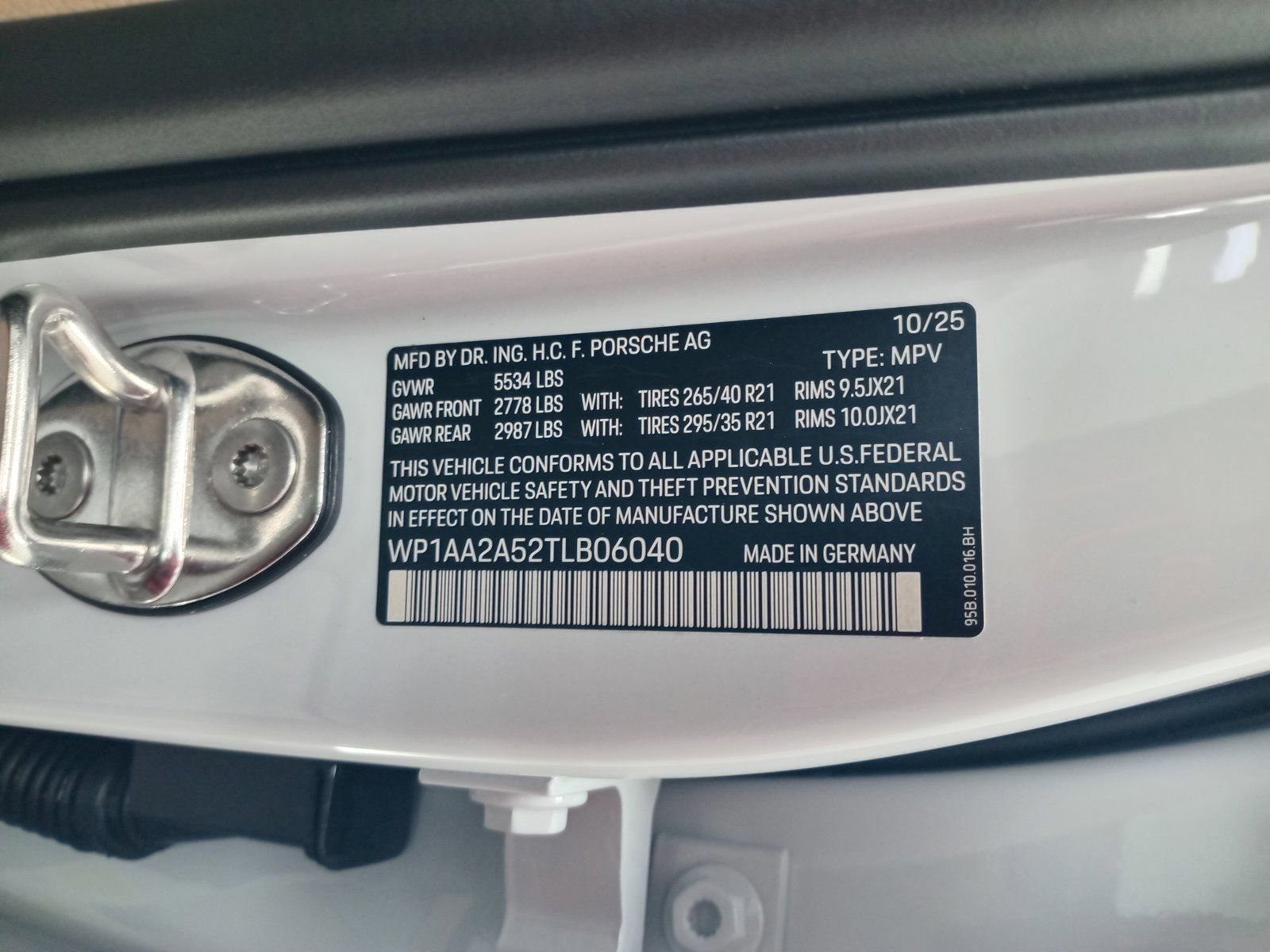 New 2026 Porsche Macan image 25